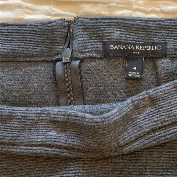 Banana Republic Pencil Skirt- size 4 - Picture 3 of 4